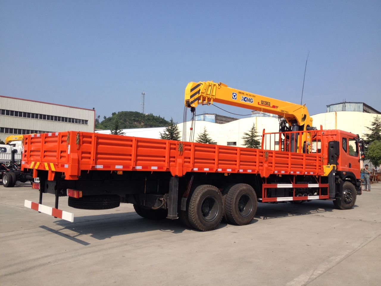 東風(fēng)新款國(guó)四后雙橋徐工12噸隨車吊 東風(fēng)新款國(guó)四后雙橋徐工12噸隨車吊