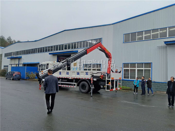 來安計量所領導檢驗吊臂性能 來安計量所領導檢驗吊臂性能