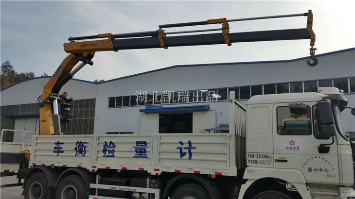 驗收現場實際操作吊臂 驗收現場實際操作吊臂