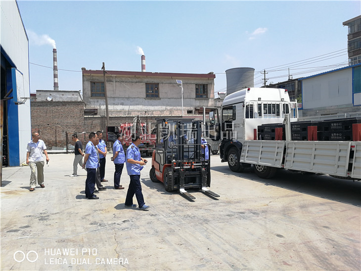 操作叉車裝卸檢衡車砝碼 操作叉車裝卸檢衡車砝碼