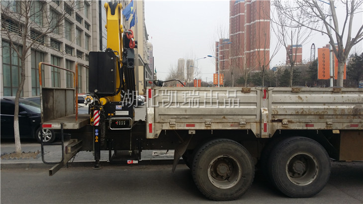 改裝完畢的HB120 E2吊機 改裝完畢的HB120 E2吊機