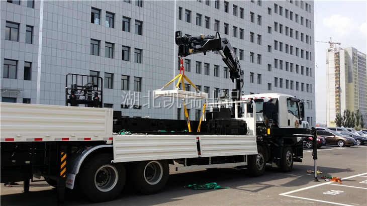 車廂欄板兩側打開作業 車廂欄板兩側打開作業