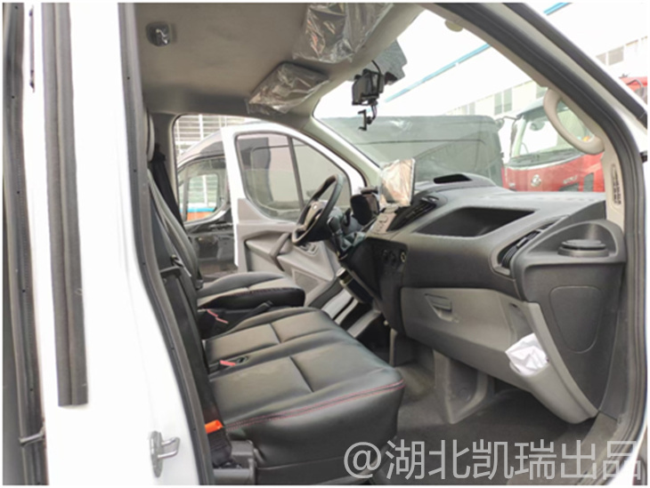 疫苗冷鏈車駕駛內(nèi)布置情況 疫苗冷鏈車駕駛內(nèi)布置情況
